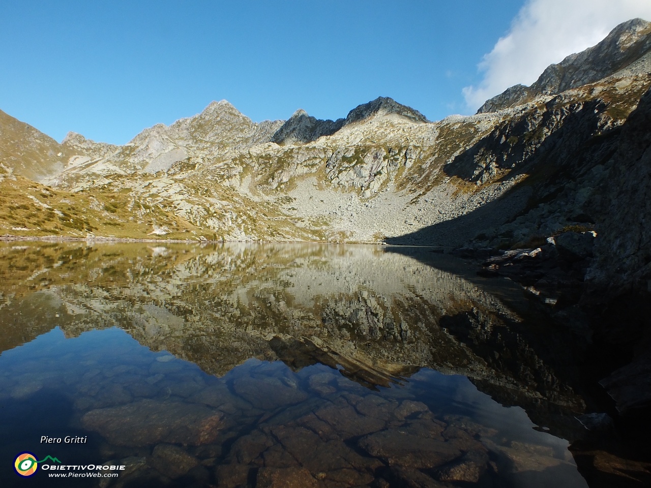 70 Cima Cadelle e Monte Valegino si specchiano....JPG